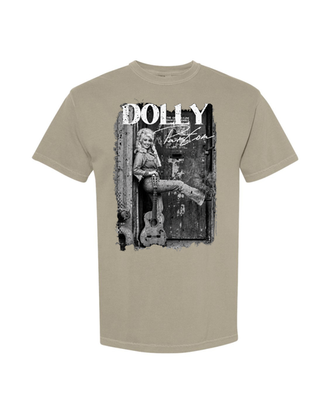 Dolly with Guitar